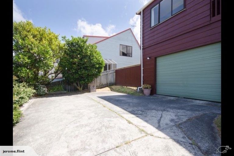 Photo of property in 17 Cobar Close, Maupuia, Wellington, 6022