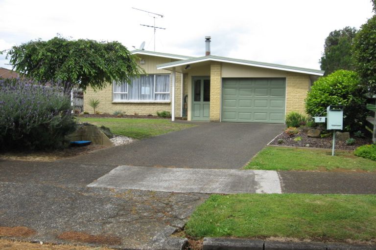 Photo of property in 7 Lionel Sharp Place, Pukekohe, 2120