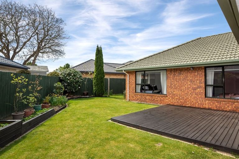 Photo of property in 18 Innisfree Place, Northwood, Christchurch, 8051