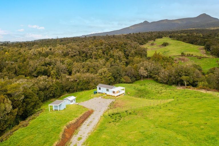 Photo of property in 1581 Carrington Road, Hurworth, New Plymouth, 4371