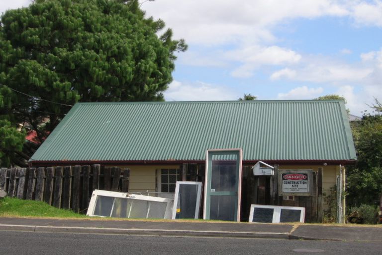 Photo of property in 4 Cresta Avenue, Beach Haven, Auckland, 0626