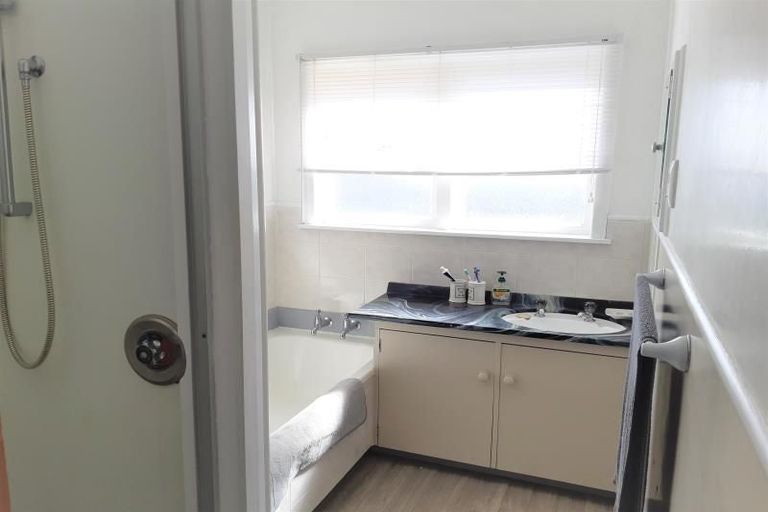 Photo of property in 17 Paterson Avenue, Pukekohe, 2120