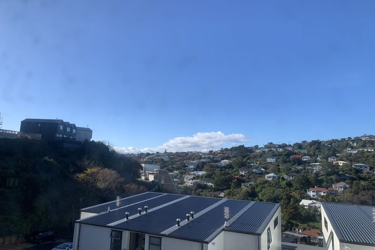 Photo of property in 56 Tiketike Way, Brooklyn, Wellington, 6021