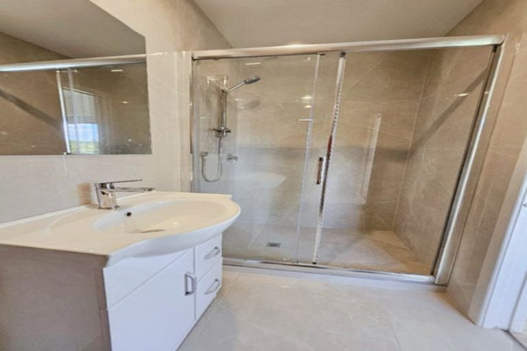 Photo of property in 69a Farquhar Road, Glendene, Auckland, 0602