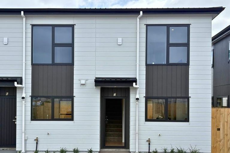 Photo of property in 10/32 Tapuwae Way, Mangere Bridge, 2022