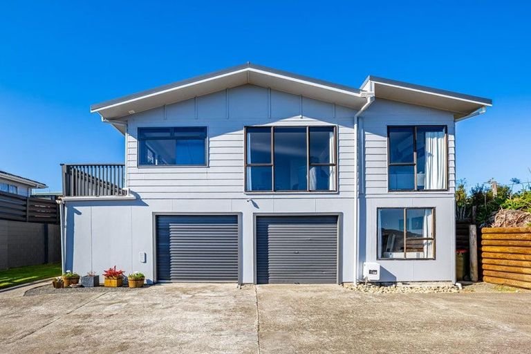 Photo of property in 8 Outram Grove, Kelson, Lower Hutt, 5010