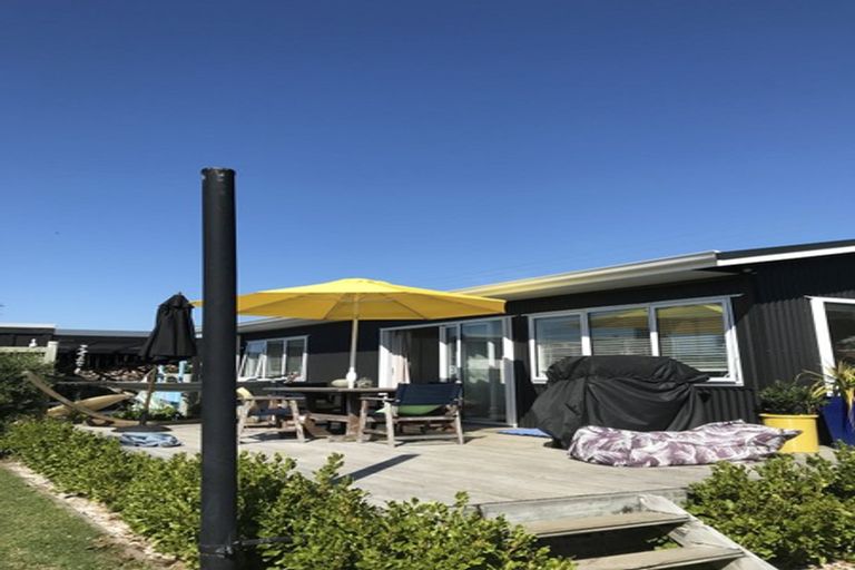 Photo of property in 165 Karewa Parade, Papamoa Beach, Papamoa, 3118