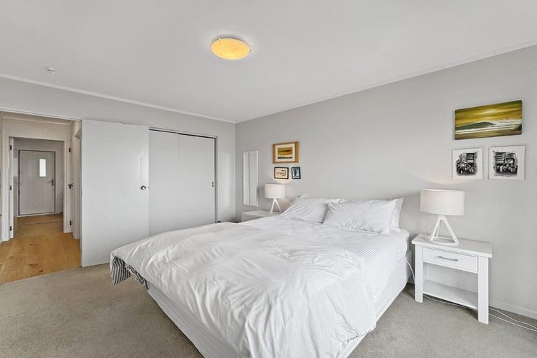 Photo of property in 123 Marine Parade, Seatoun, Wellington, 6022