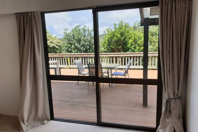 Photo of property in 27 Rembrandt Avenue, Tawa, Wellington, 5028