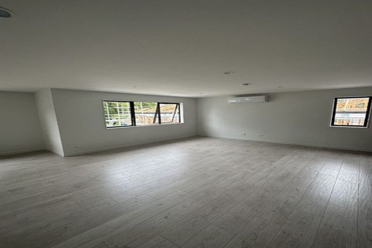 Photo of property in 8a Lynn Road, Bayview, Auckland, 0629