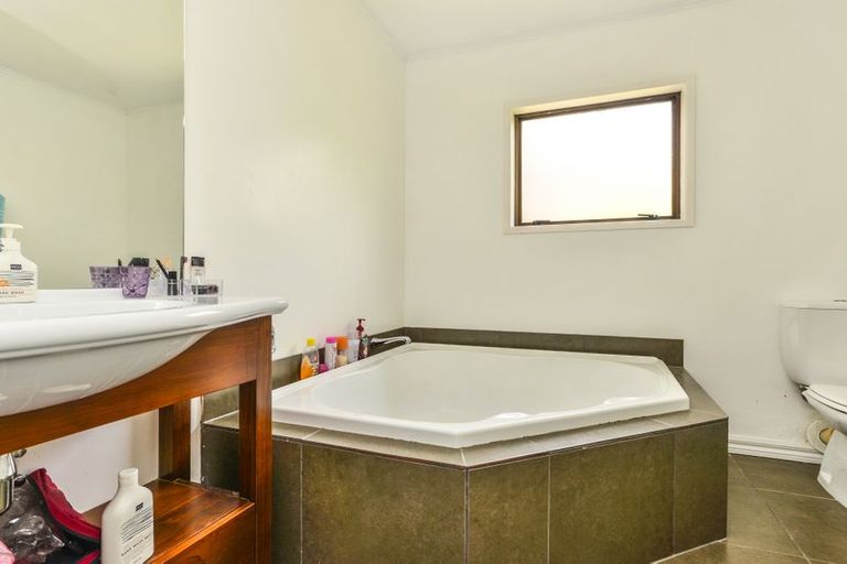 Photo of property in 38 Boylan Road, Titirangi, Auckland, 0604