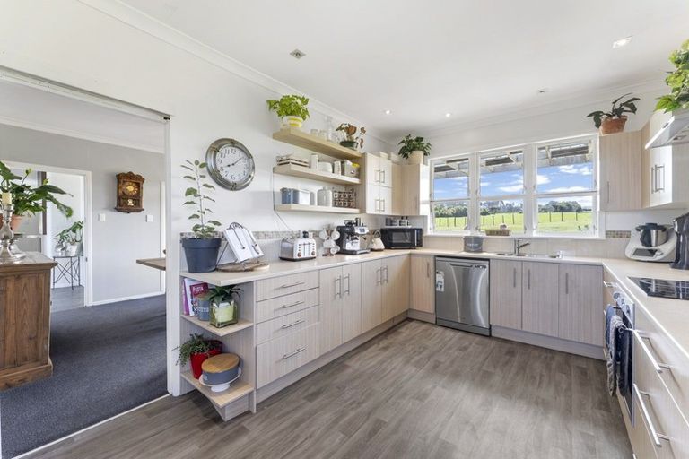 Photo of property in 1812 Opunake Road, Mahoe, Hawera, 4679