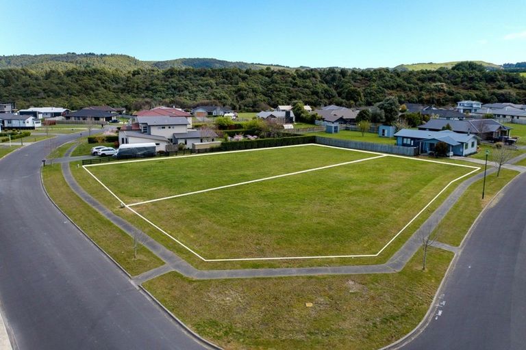 Photo of property in 4 Pukeko Way, Kinloch, Taupo, 3377