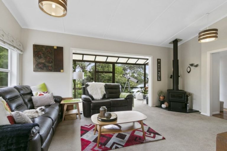 Photo of property in 54 Poto Road, Normandale, Lower Hutt, 5010