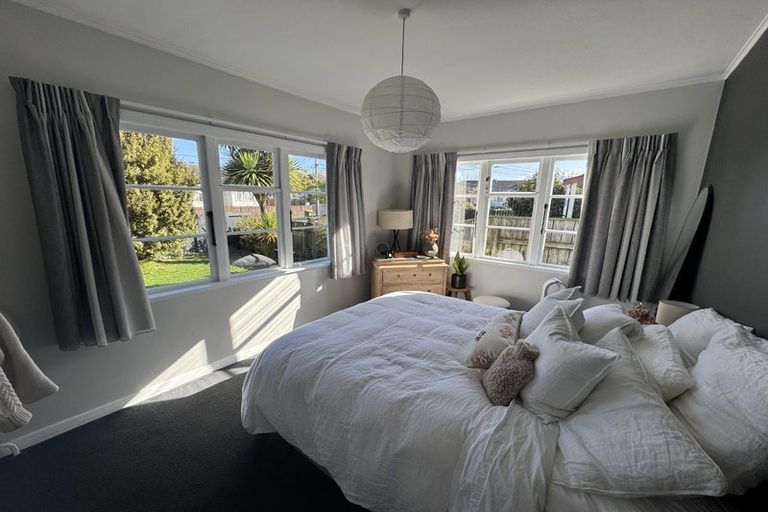 Photo of property in 10 Purser Grove, Fairfield, Lower Hutt, 5011