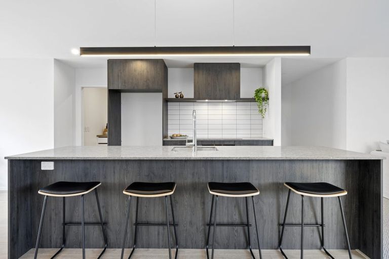 Photo of property in 35 Sycamore Grove, Lower Vogeltown, New Plymouth, 4310