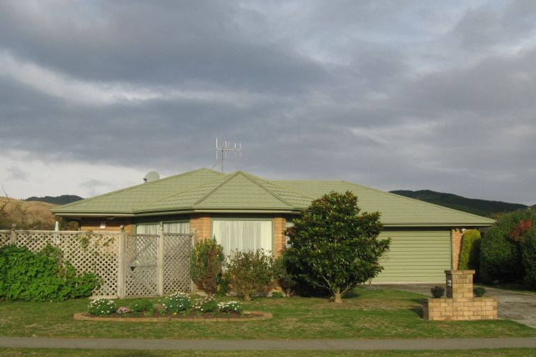 Photo of property in 102 Makarini Street, Paraparaumu, 5032