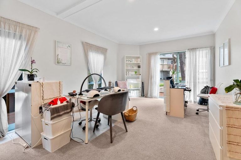 Photo of property in 24a Alexander Street, Cockle Bay, Auckland, 2014