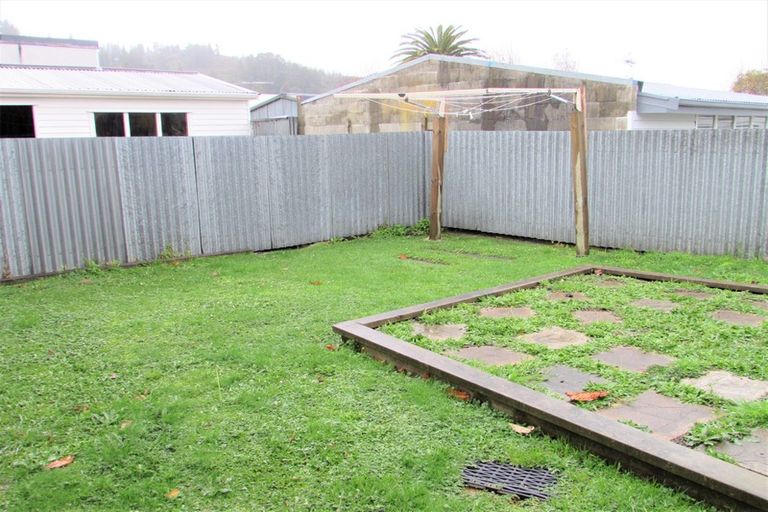 Photo of property in 2/10 Ponderosa Grove, Maoribank, Upper Hutt, 5018