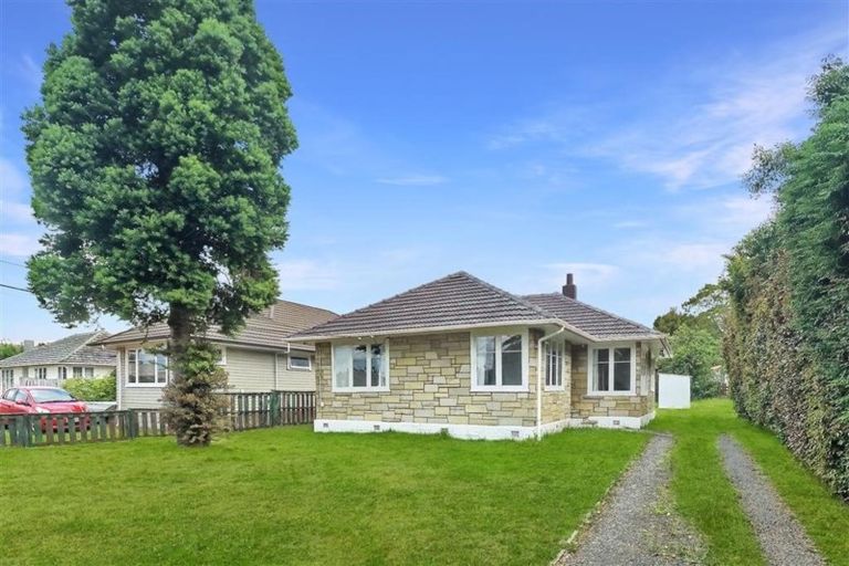 Photo of property in 11 Edwards Avenue, Henderson, Auckland, 0610