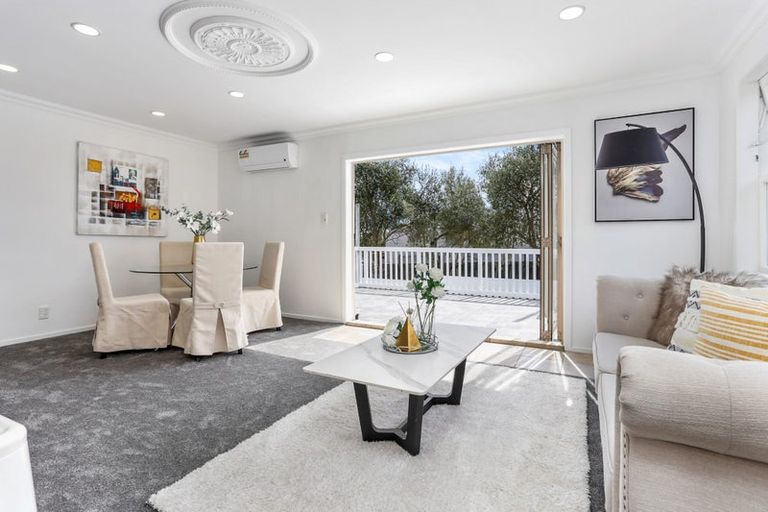 Photo of property in 2/4202a Great North Road, Glendene, Auckland, 0602