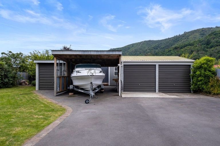 Photo of property in 24 York Street, Picton, 7220