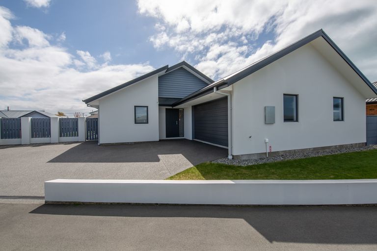 Photo of property in 28 Surfers Place, North New Brighton, Christchurch, 8083