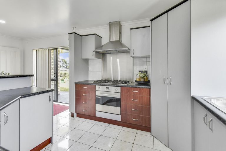 Photo of property in 1 Samara Place, Clendon Park, Auckland, 2103