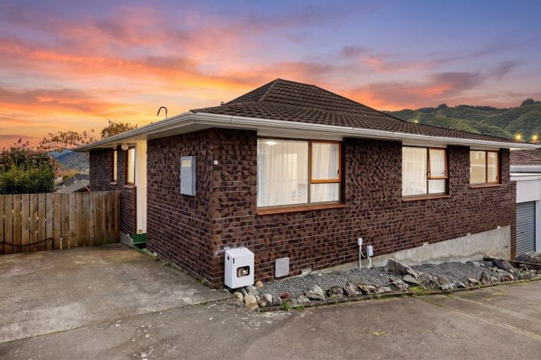 Photo of property in 1/21 Roband Crescent, Brown Owl, Upper Hutt, 5018