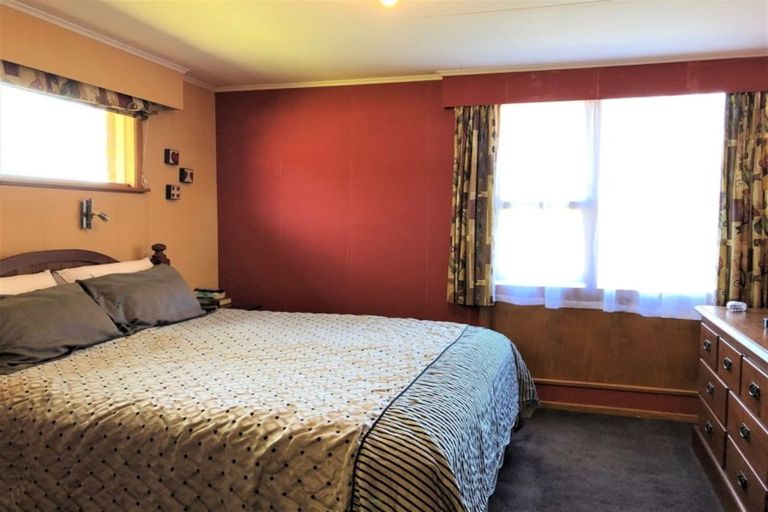 Photo of property in 30 Main Road, Clinton, 9534