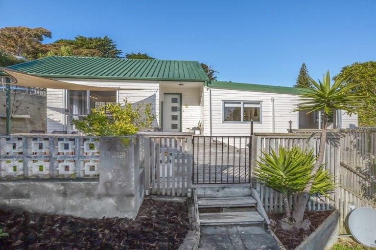 Photo of property in 1 The Spinney, Titahi Bay, Porirua, 5022