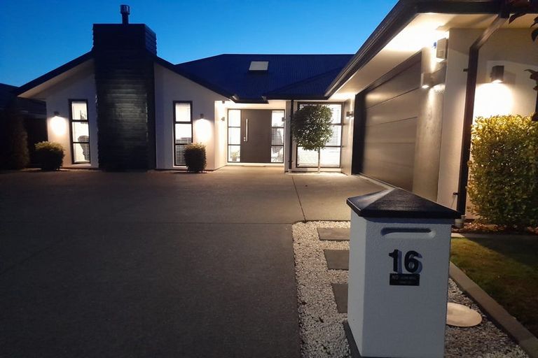 Photo of property in 16 Te Whenu Crescent, Marshland, Christchurch, 8083