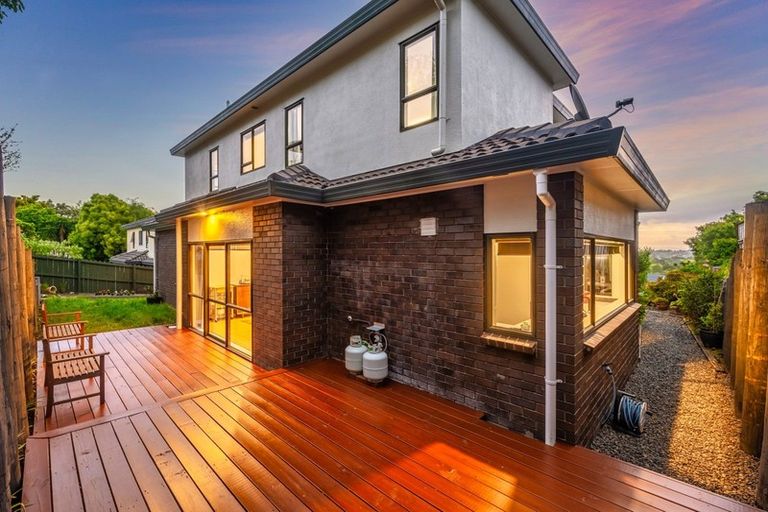 Photo of property in 19b Eske Place, Highland Park, Auckland, 2010