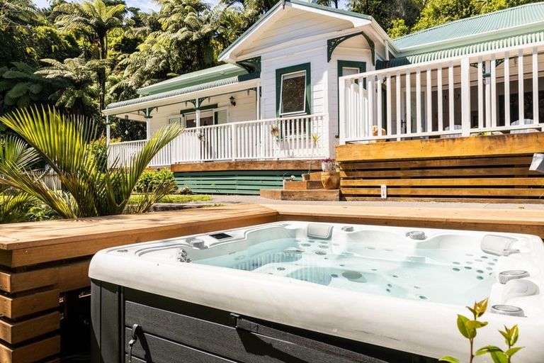 Photo of property in 160a Frankley Road, Frankleigh Park, New Plymouth, 4310