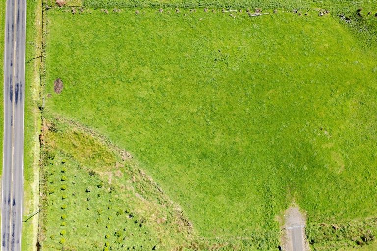 Photo of property in 7104 South Road, Warea, New Plymouth, 4381