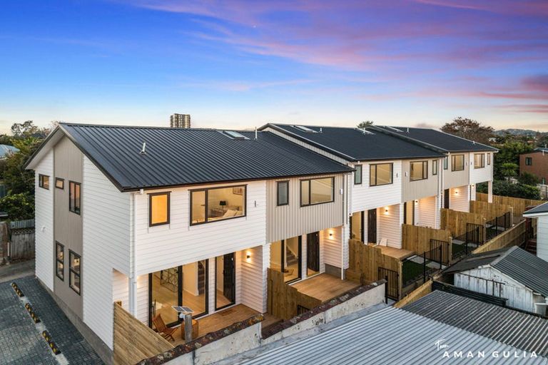 Photo of property in 1/16 Binsted Road, New Lynn, Auckland, 0600