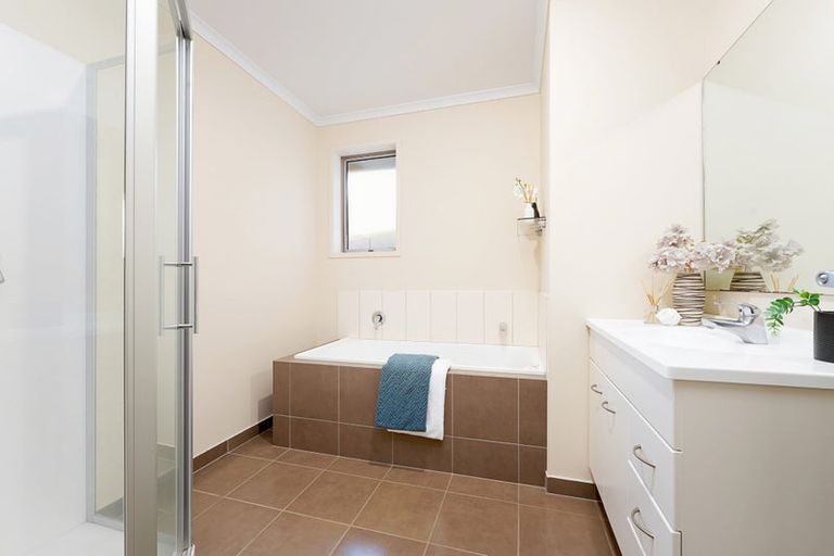 Photo of property in 23 Anna Lane, Glen Eden, Auckland, 0602