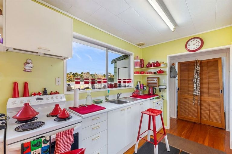 Photo of property in 5 Kapiti Place, Sunnynook, Auckland, 0620