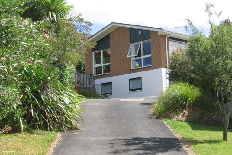 Photo of property in 52 Wyoming Avenue, Murrays Bay, Auckland, 0630