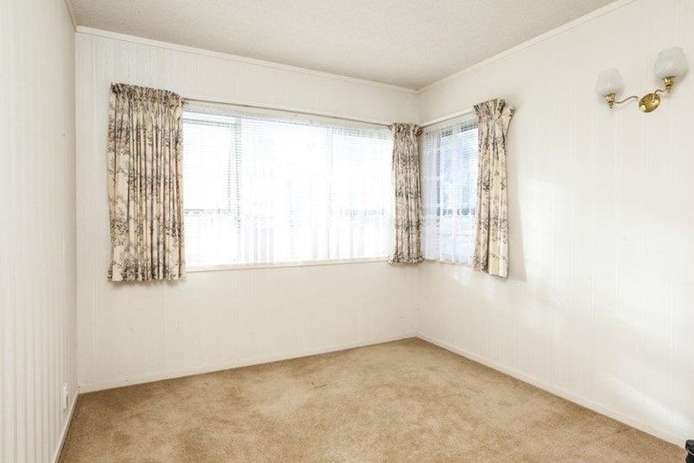 Photo of property in 2/11 Basilton Close, Bucklands Beach, Auckland, 2012