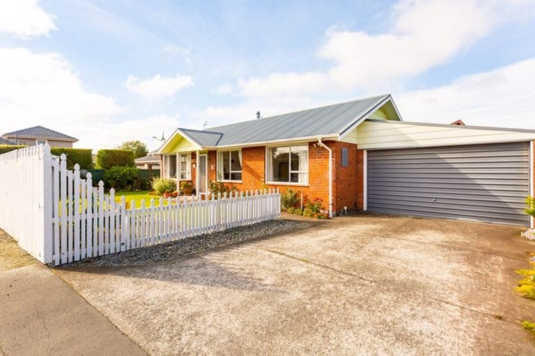 Photo of property in 2/18 Lincoln Road, Hillmorton, Christchurch, 8024