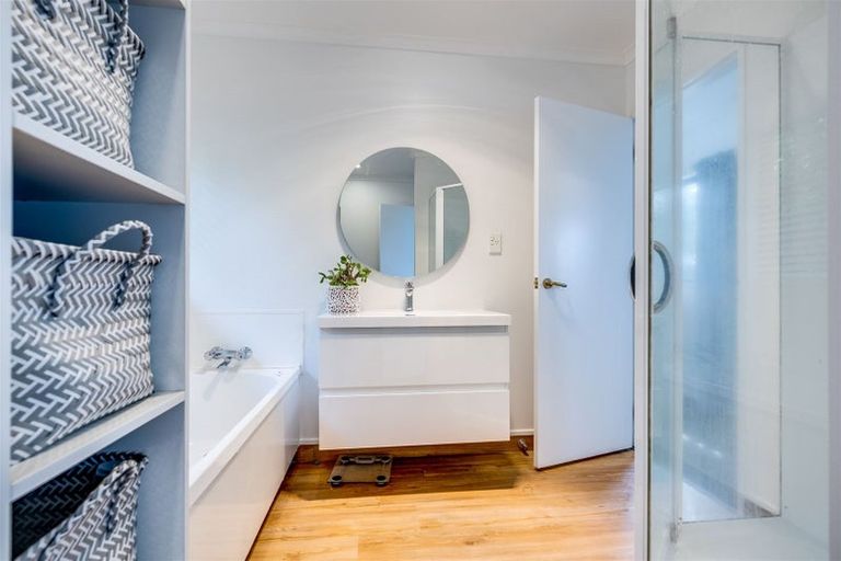 Photo of property in 101a Main Road, Clive, 4102