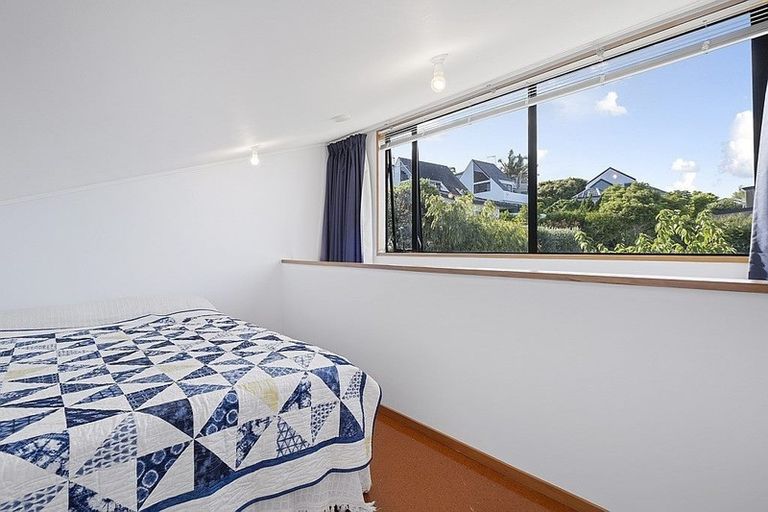 Photo of property in 11 Calypso Place, Rothesay Bay, Auckland, 0630