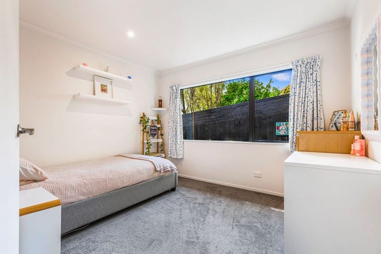 Photo of property in 33 Taipari Road, Te Atatu Peninsula, Auckland, 0610