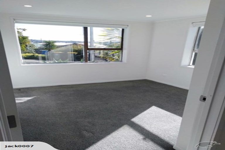 Photo of property in 41 Pohutukawa Avenue, Red Beach, 0932