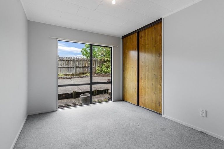 Photo of property in 76 Harmel Road, Glendene, Auckland, 0602