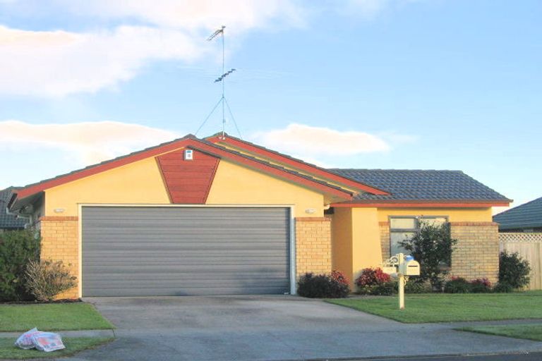 Photo of property in 98 Burswood Drive, Burswood, Auckland, 2013