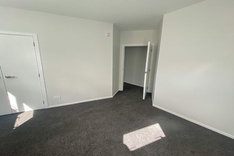 Photo of property in 2/2a Gibbons Street, Upper Hutt, 5018