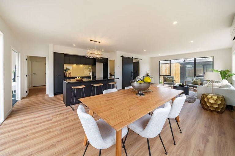 Photo of property in 47b Heretaunga Square, Silverstream, Upper Hutt, 5019