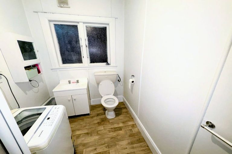 Photo of property in 72 Kelburn Parade, Kelburn, Wellington, 6012